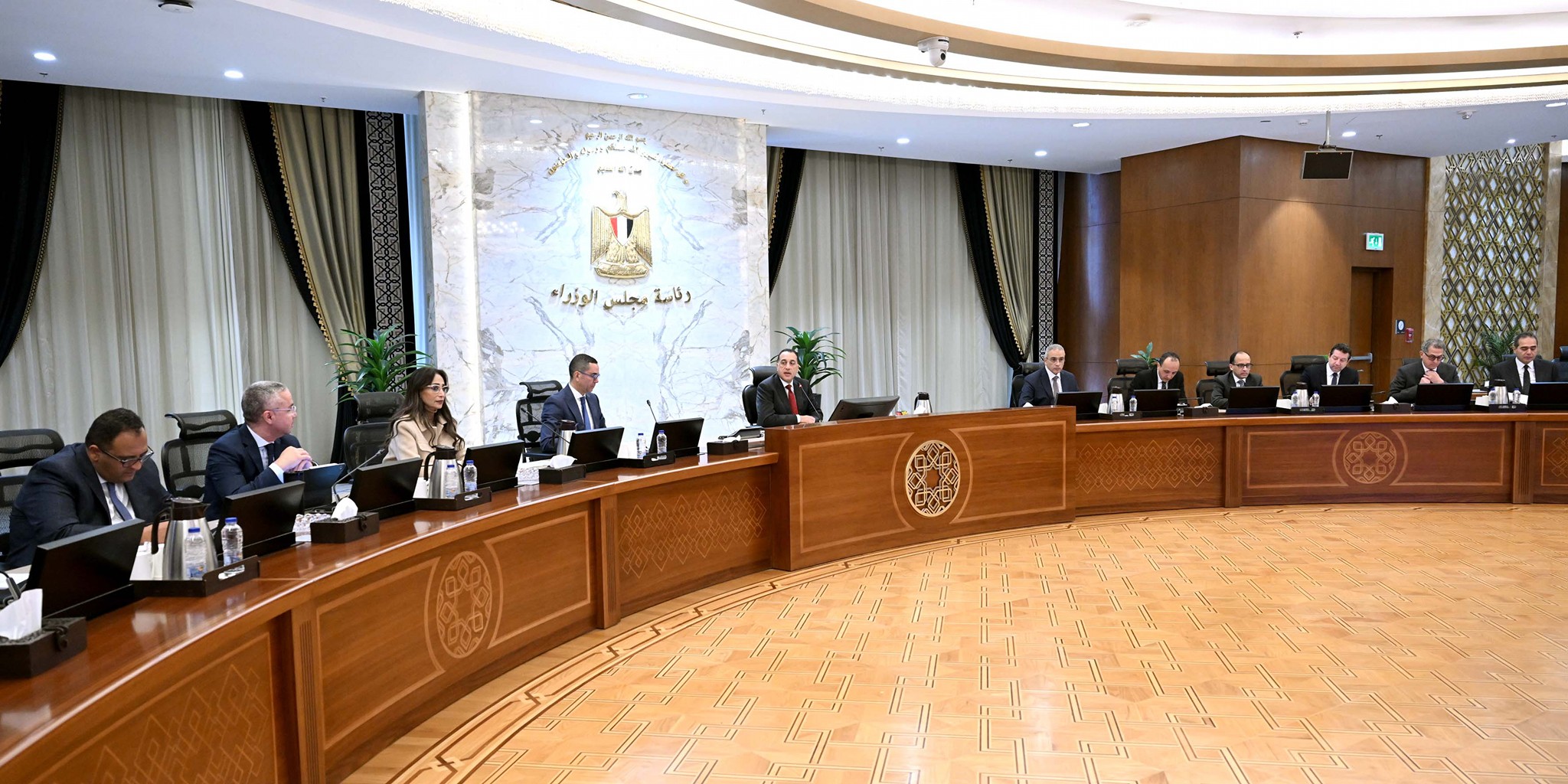 رئيس الوزراء يجتمع مع رؤساء المجالس التصديرية