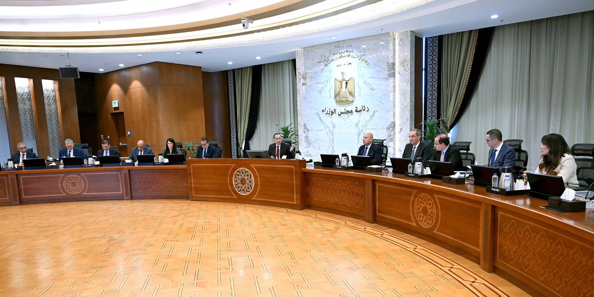 رئيس الوزراء يستعرض الرؤية المستقبلية للسياسات الاستثمارية 