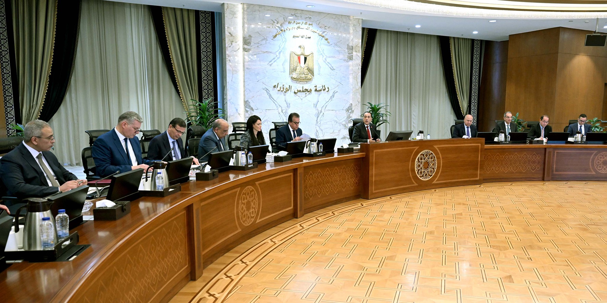 رئيس الوزراء يستعرض الرؤية المستقبلية للسياسات الاستثمارية 