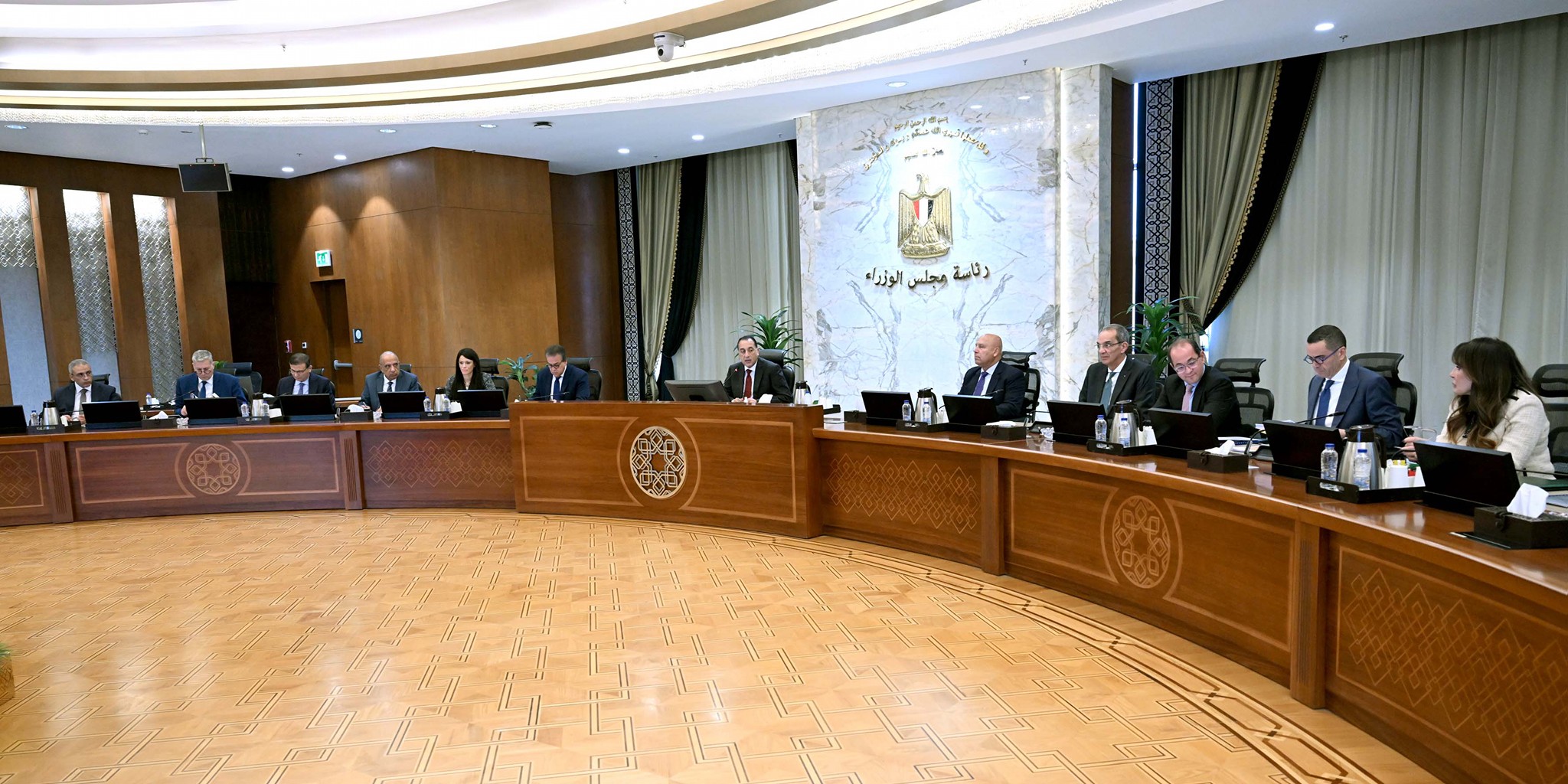 رئيس الوزراء يستعرض الرؤية المستقبلية للسياسات الاستثمارية 