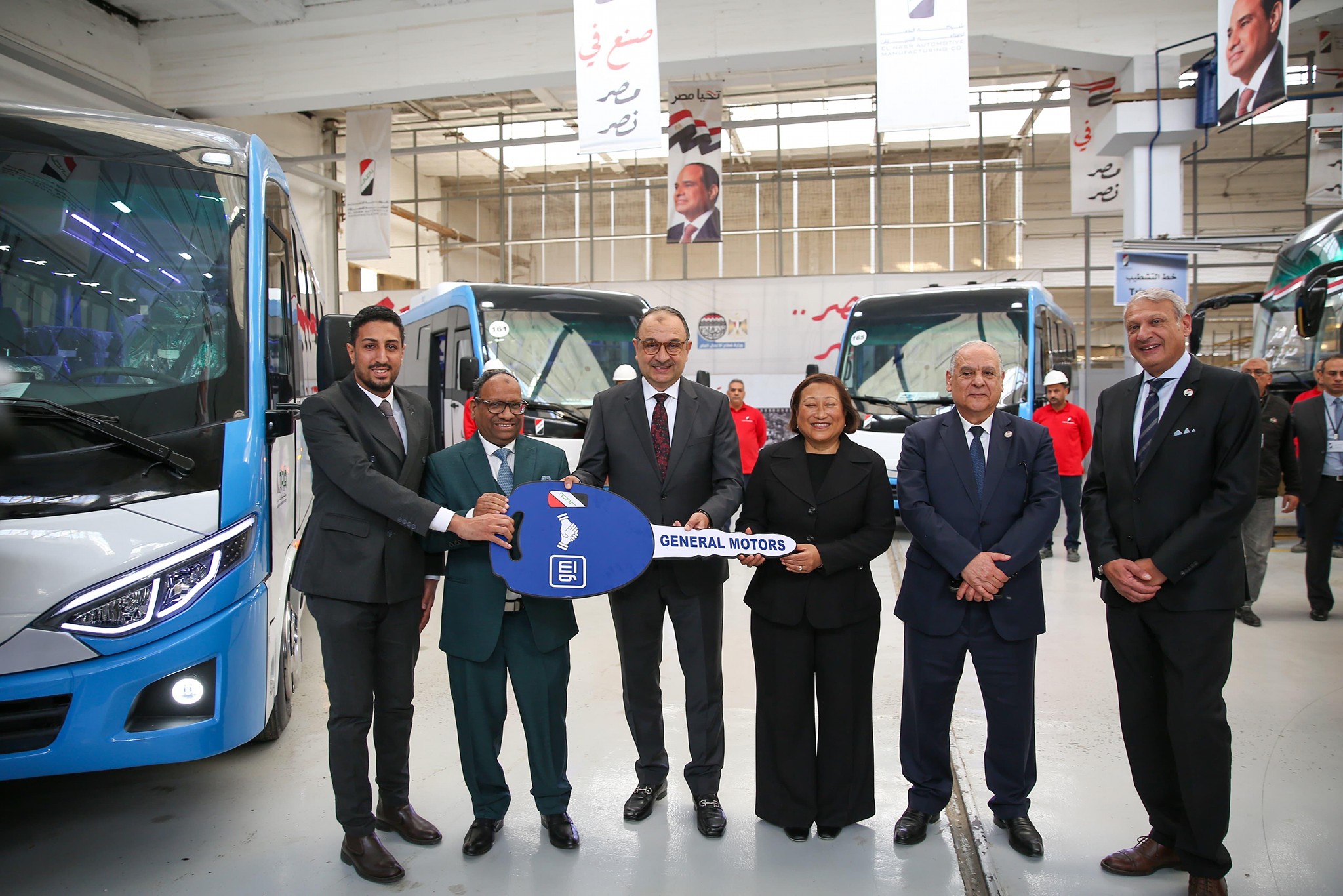 وزير قطاع الأعمال يشهد تسليم الدفعة الأولى من ميني باص نصر ستار