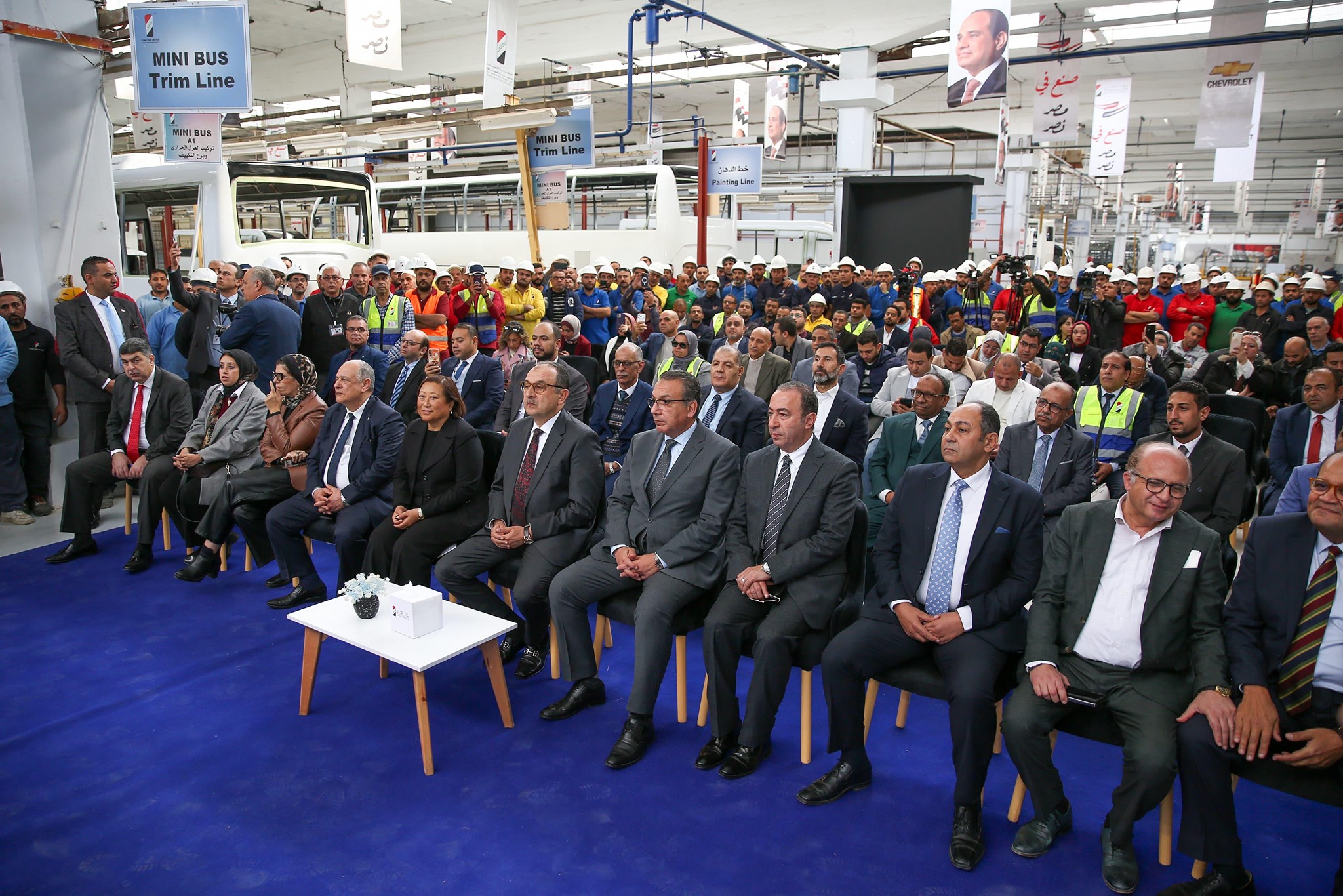 وزير قطاع الأعمال يشهد تسليم الدفعة الأولى من ميني باص نصر ستار