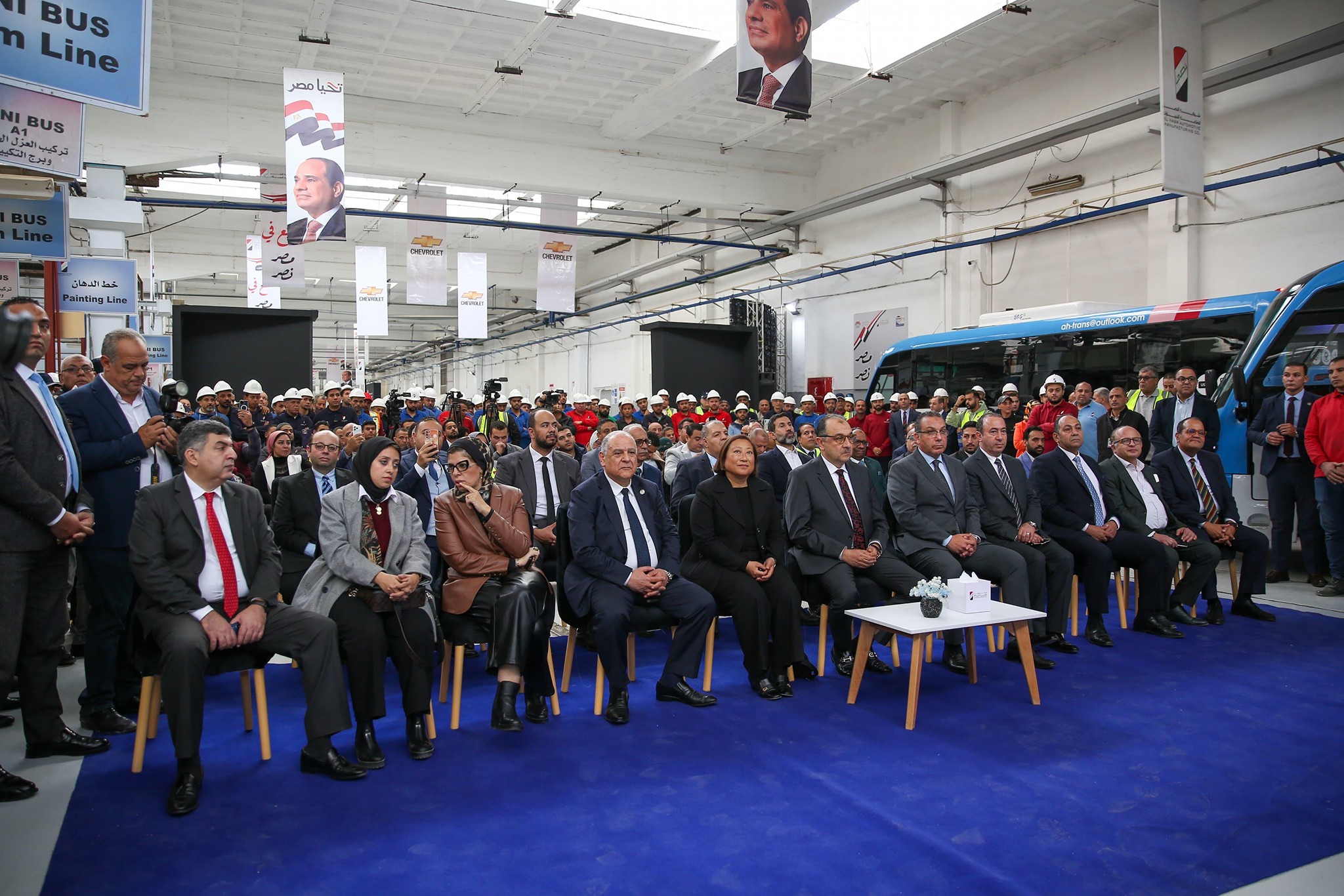 وزير قطاع الأعمال يشهد تسليم الدفعة الأولى من ميني باص نصر ستار