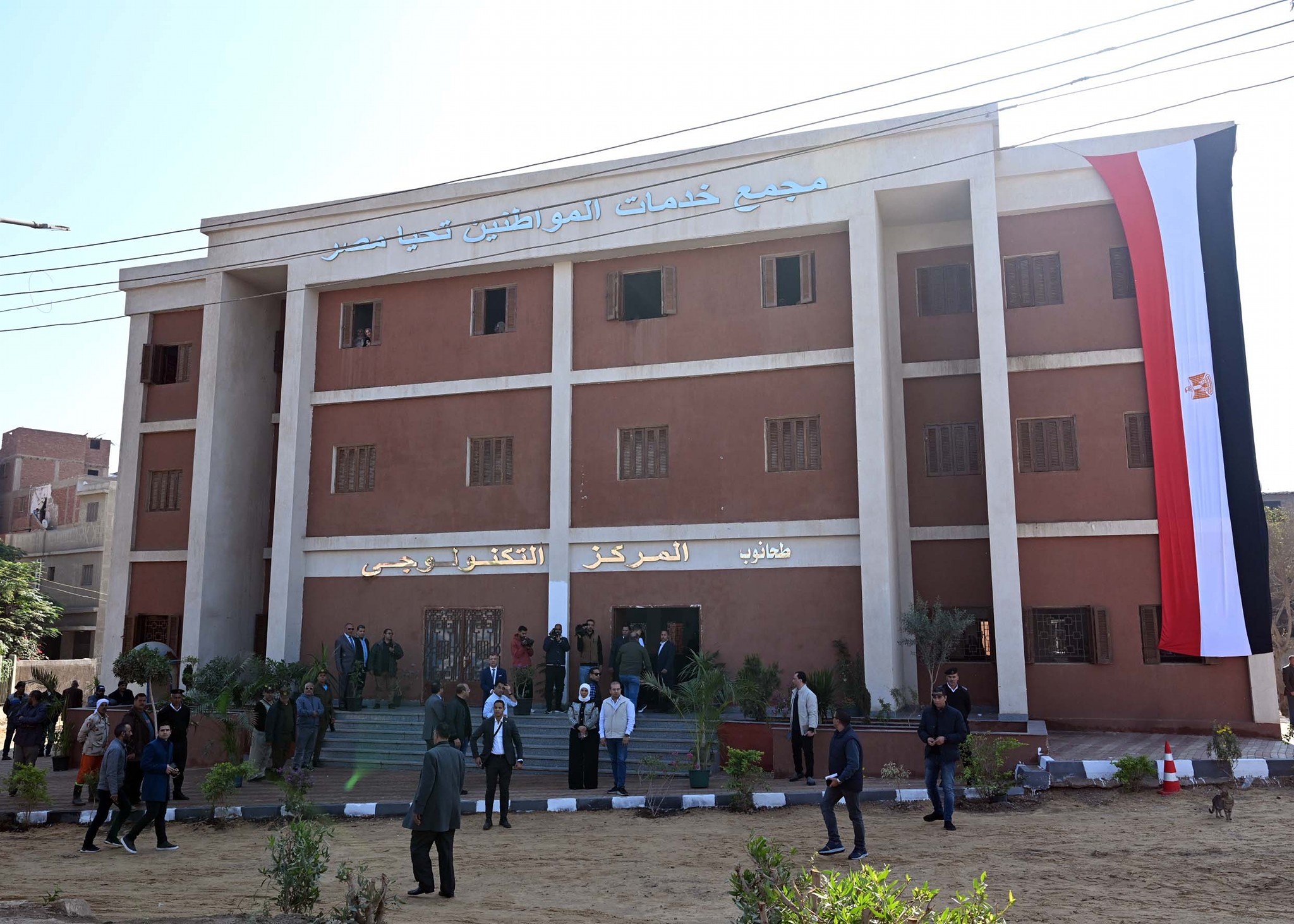 رئيس الوزراء يتفقد المركز التكنولوجي بطحانوب