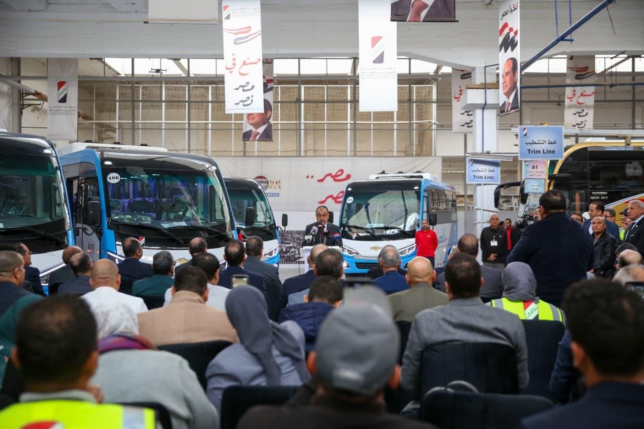 وزير قطاع الأعمال يشهد تسليم الدفعة الأولى من ميني باص نصر ستار
