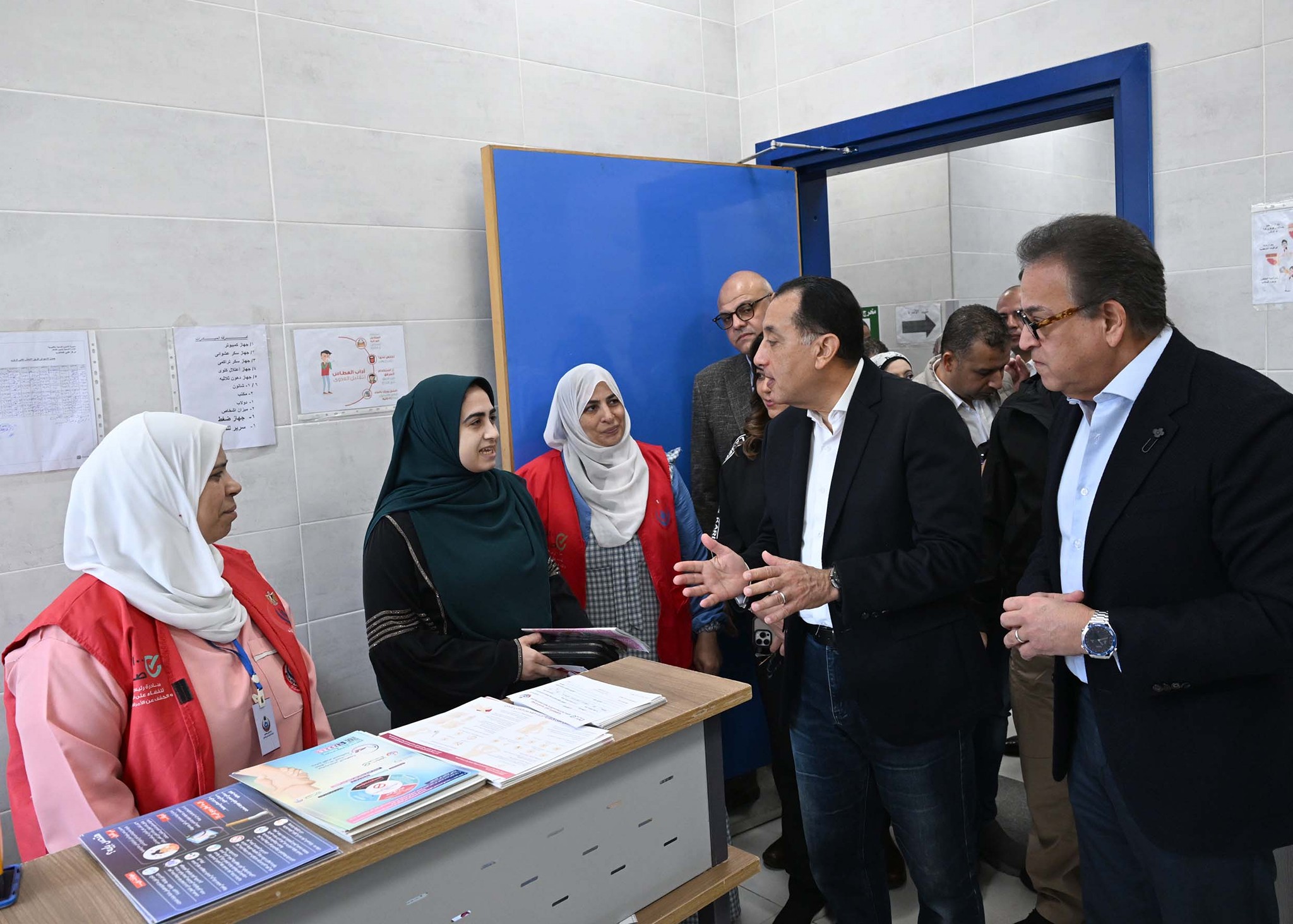 رئيس الوزراء يتفقد مركز طب الأسرة بطحانوب