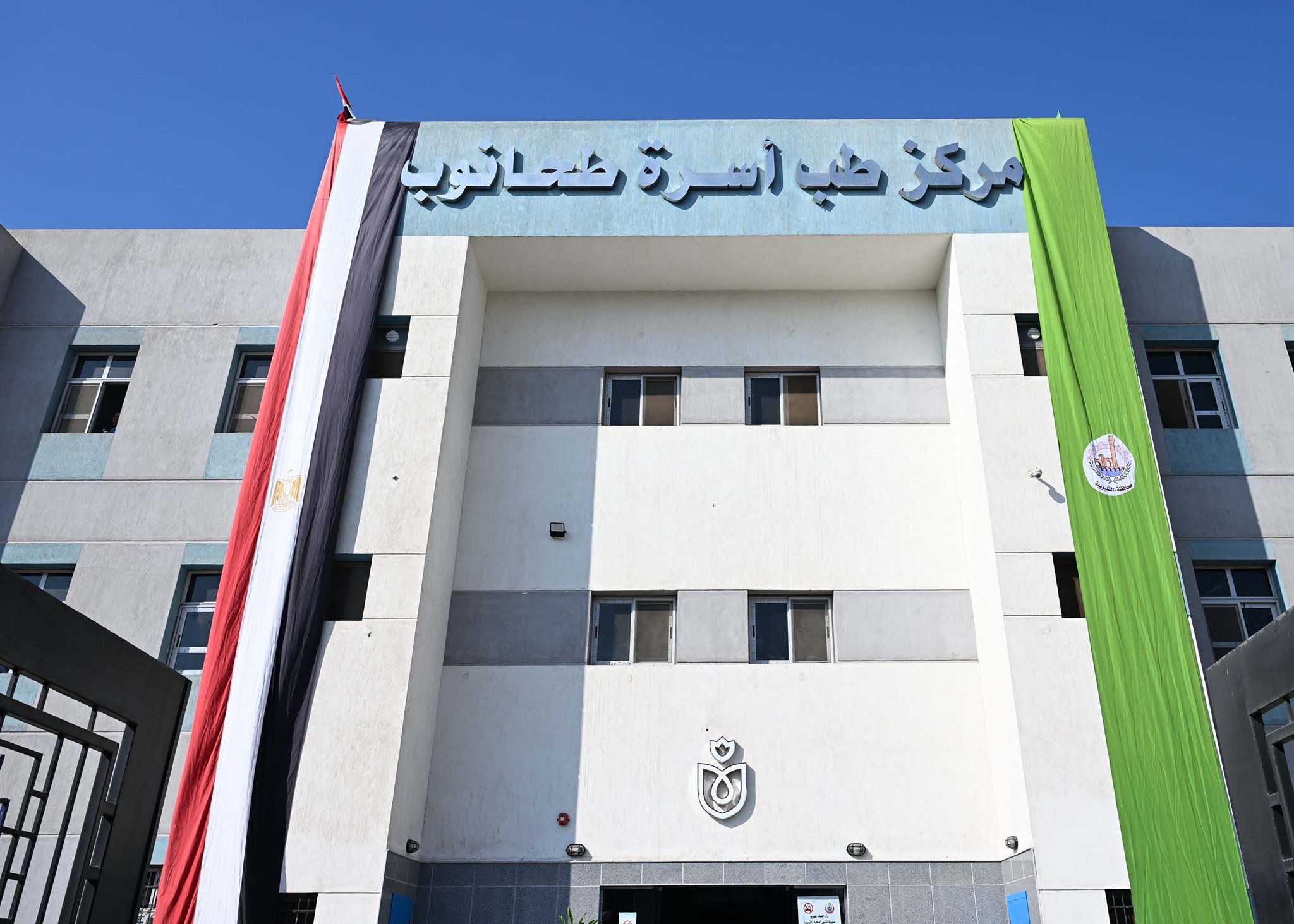 رئيس الوزراء يتفقد مركز طب الأسرة بطحانوب