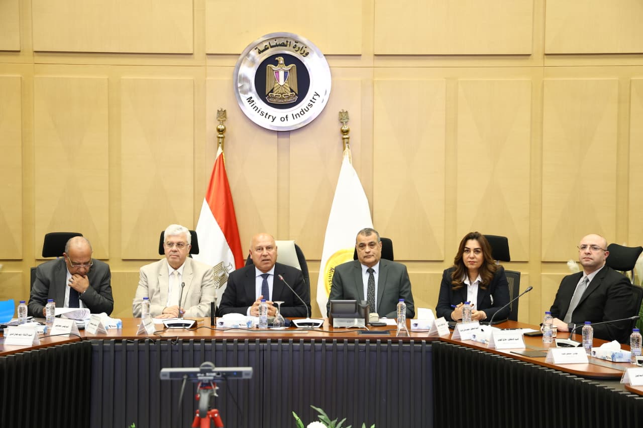 كامل الوزير يترأس الاجتماع السادس والثلاثين للمجموعة الوزارية للتنمية الصناعية