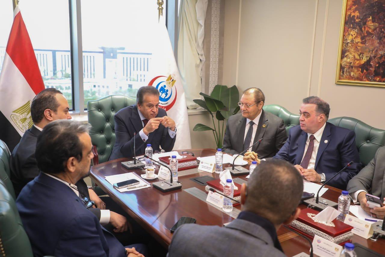 وزير الصحة يعقد اجتماعاً لمناقشة الموقف التنفيذي الحالي لمشروع ميكنة التأمين الصحي