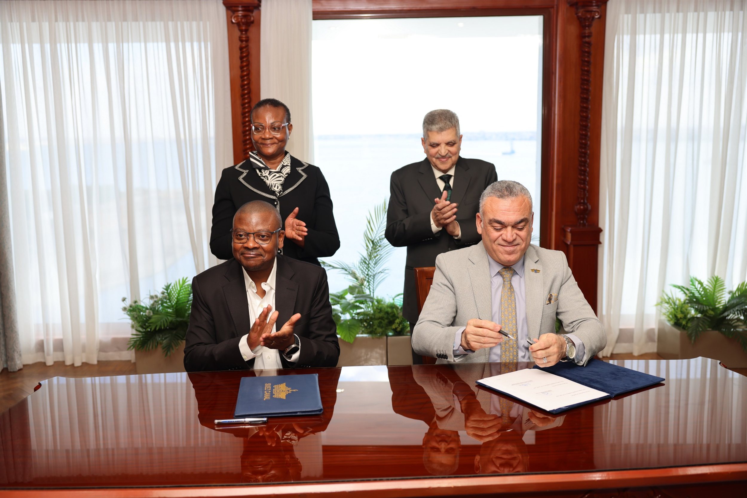 قناة السويس توقع مذكرة تفاهم مع هيئة الموانئ الناميبية