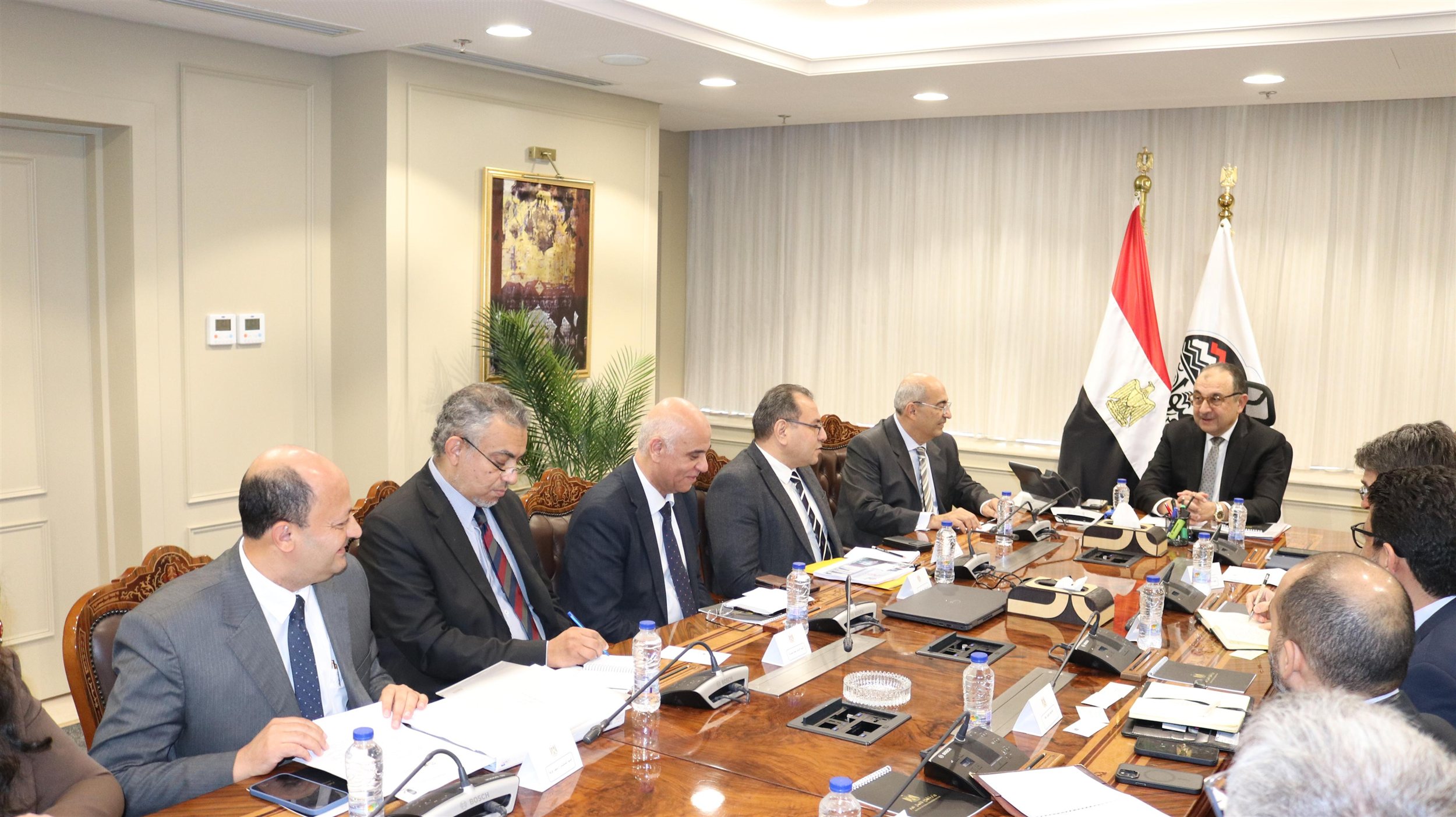 وزير «قطاع الأعمال» يستقبل وفدًا من مجموعة «البنك الدولي»