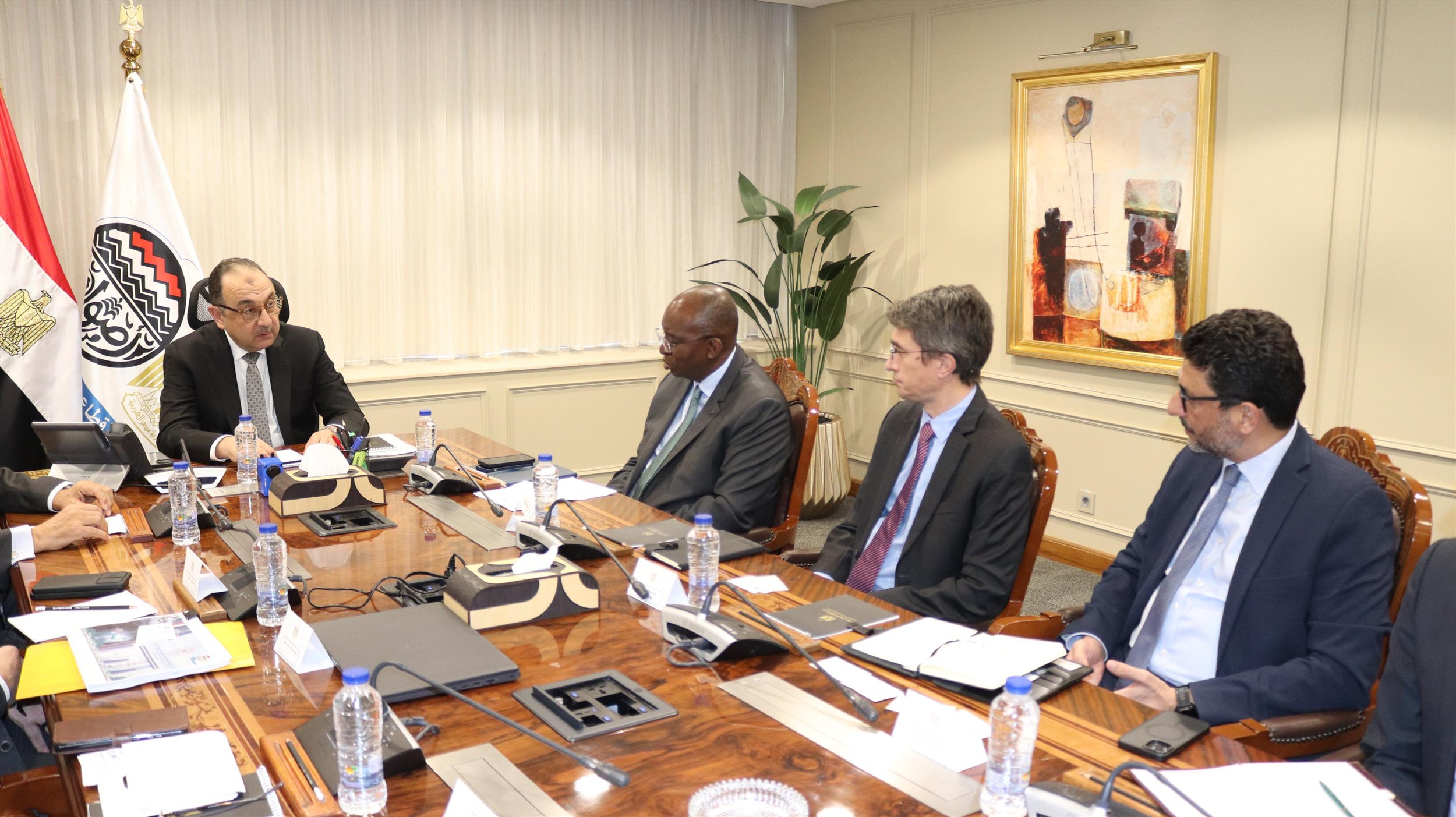 وزير «قطاع الأعمال» يستقبل وفدًا من مجموعة «البنك الدولي»
