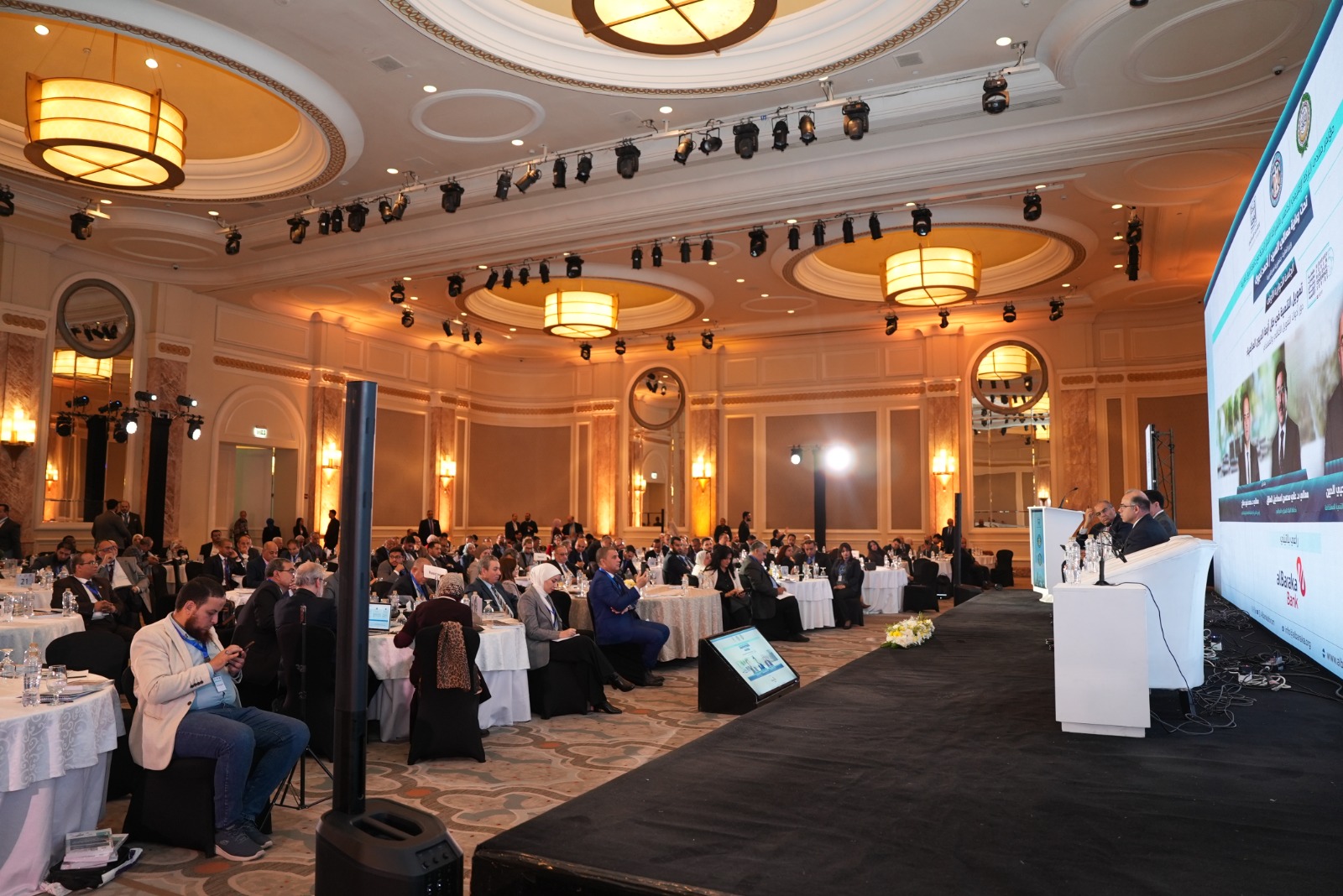 رئيس الرقابة المالية يشارك في جلسة حوارية بمنتدى البركة الإقليمي