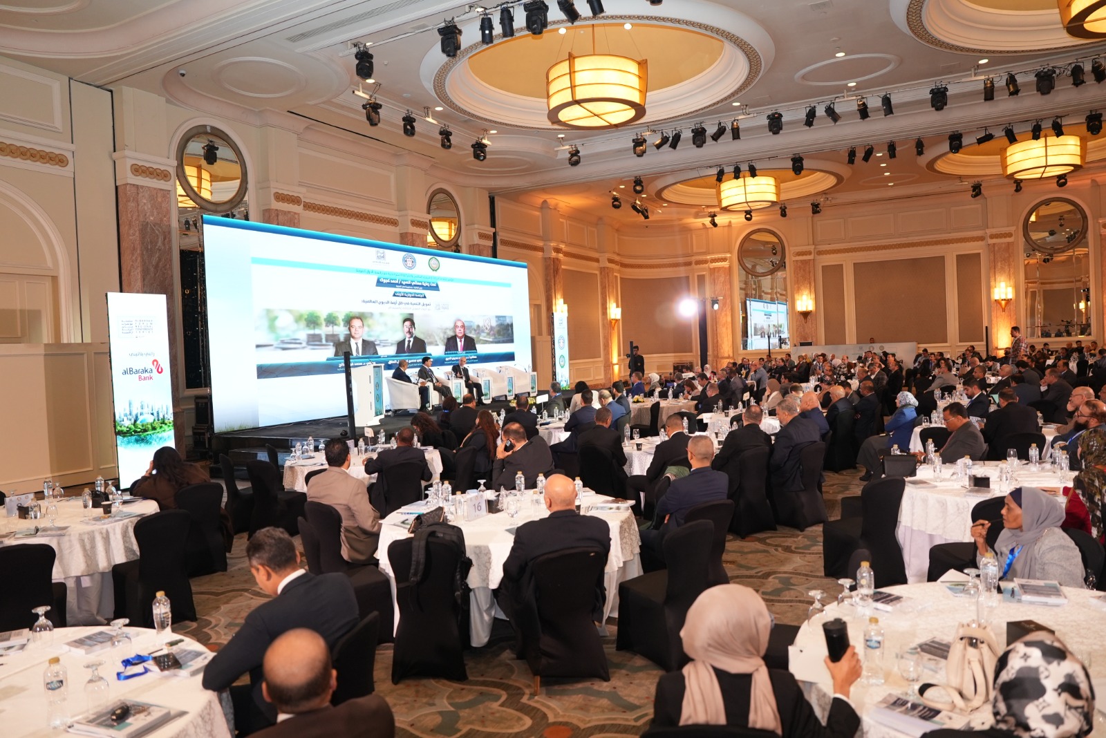 رئيس الرقابة المالية يشارك في جلسة حوارية بمنتدى البركة الإقليمي