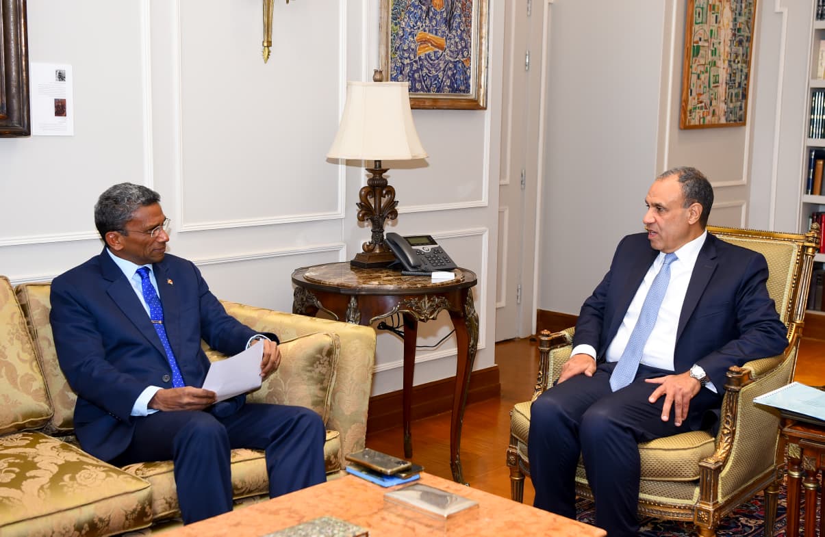 وزير الخارجية يلتقي وزير خارجية سيشل