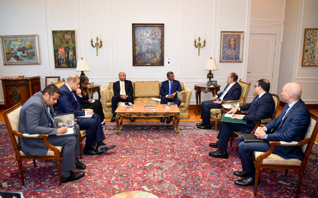 وزير الخارجية يلتقي وزير خارجية سيشل