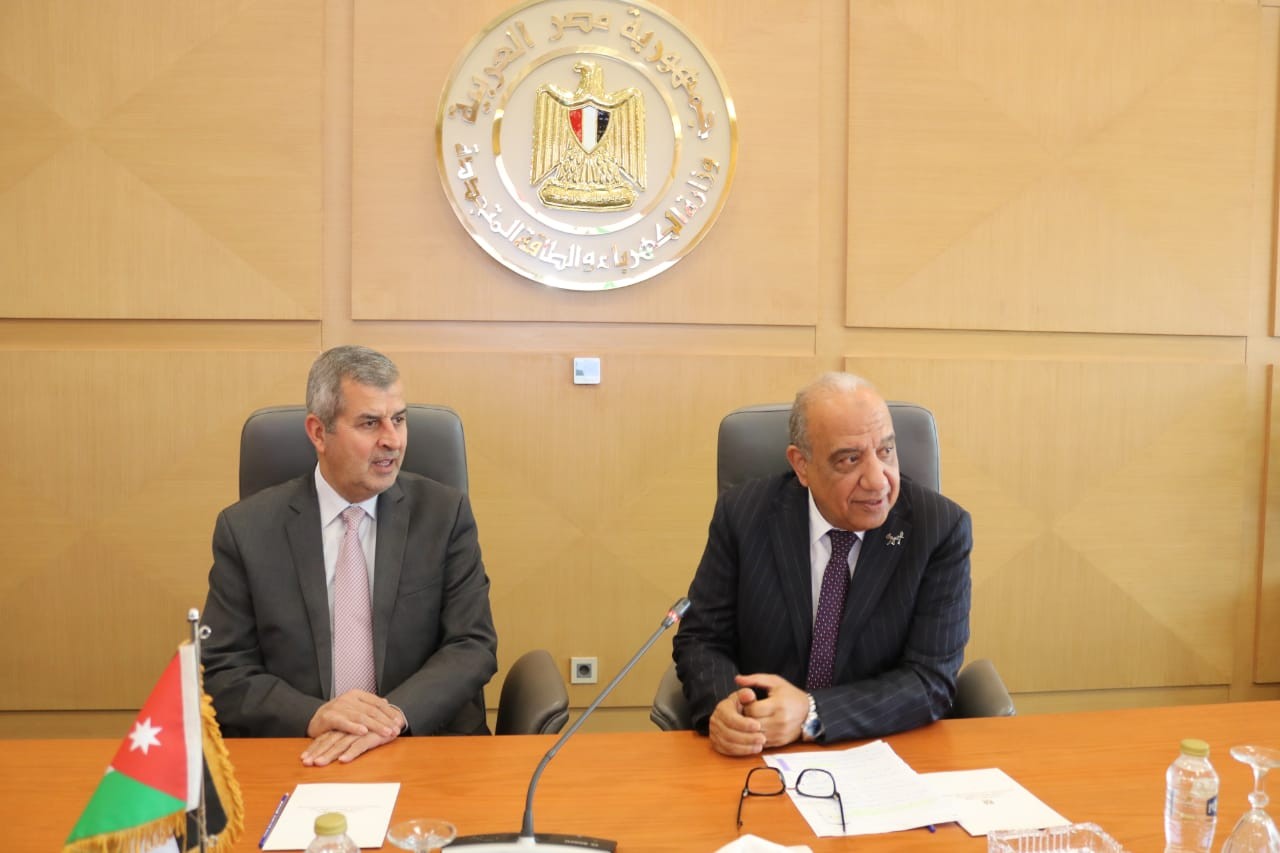 مصر والأردن توقعان عقد تبادل الطاقة الكهربائية لعام 2026