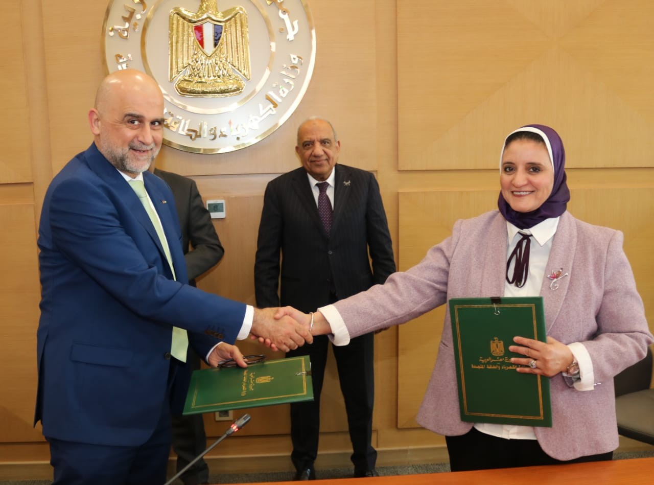 مصر والأردن توقعان عقد تبادل الطاقة الكهربائية لعام 2026