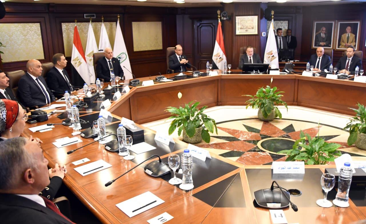 إطلاق مبادرة مصر معاكم لرعاية الأبناء القصر لشهداء وضحايا الحرب والإرهاب