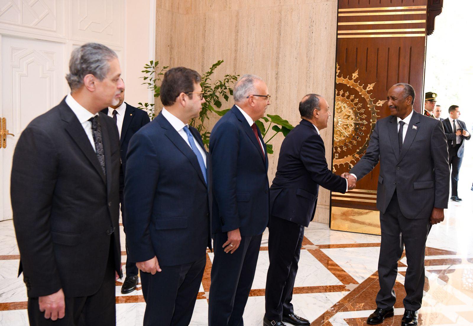 الرئيس السيسي يستقبل رئيس مجلس السيادة الانتقالي السوداني