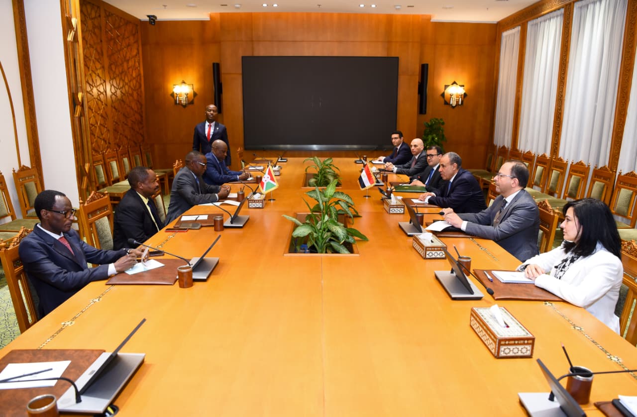 وزير الخارجية يبحث سبل تعزيز العلاقات الثنائية بين مصر وبوروندى