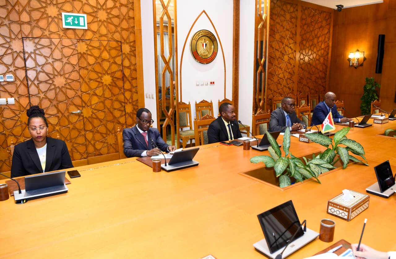 وزير الخارجية يبحث سبل تعزيز العلاقات الثنائية بين مصر وبوروندى