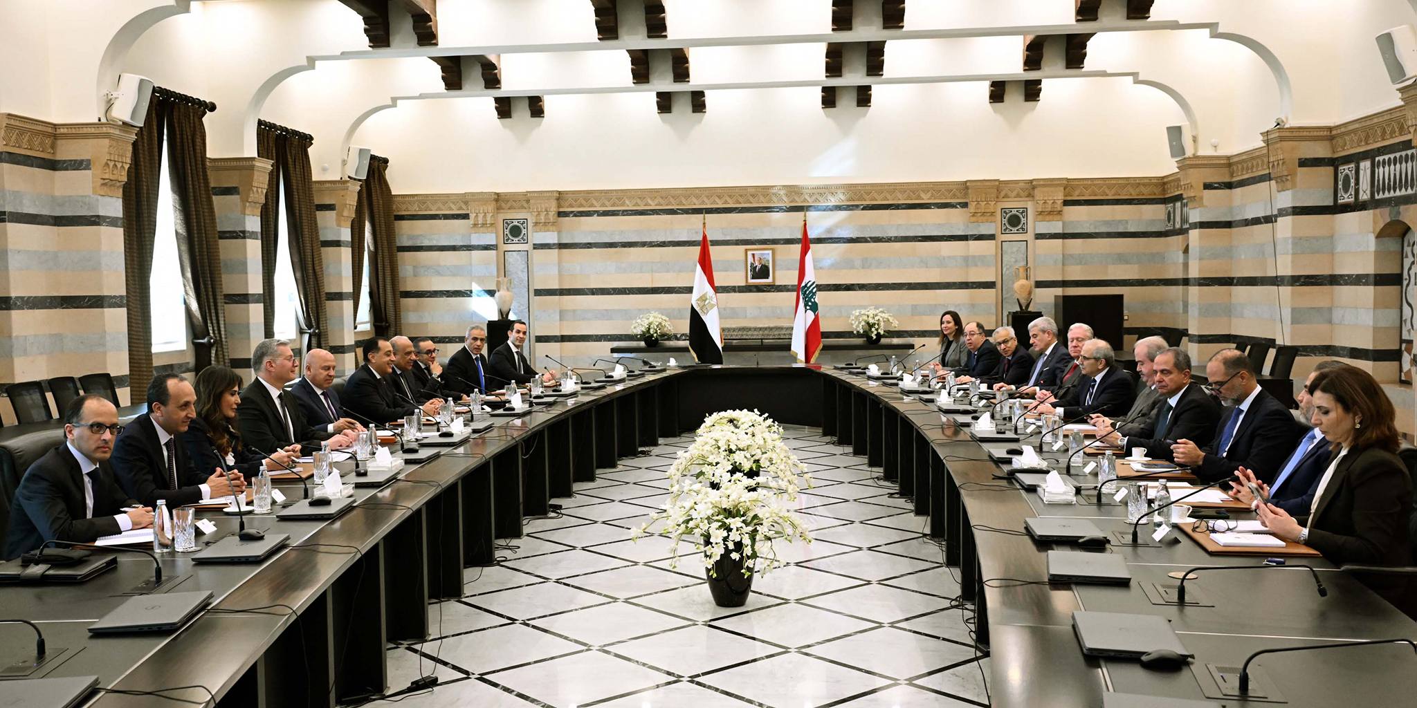 رئيسا وزراء مصر ولبنان يترأسان جلسة مباحثات موسّعة فى بيروت