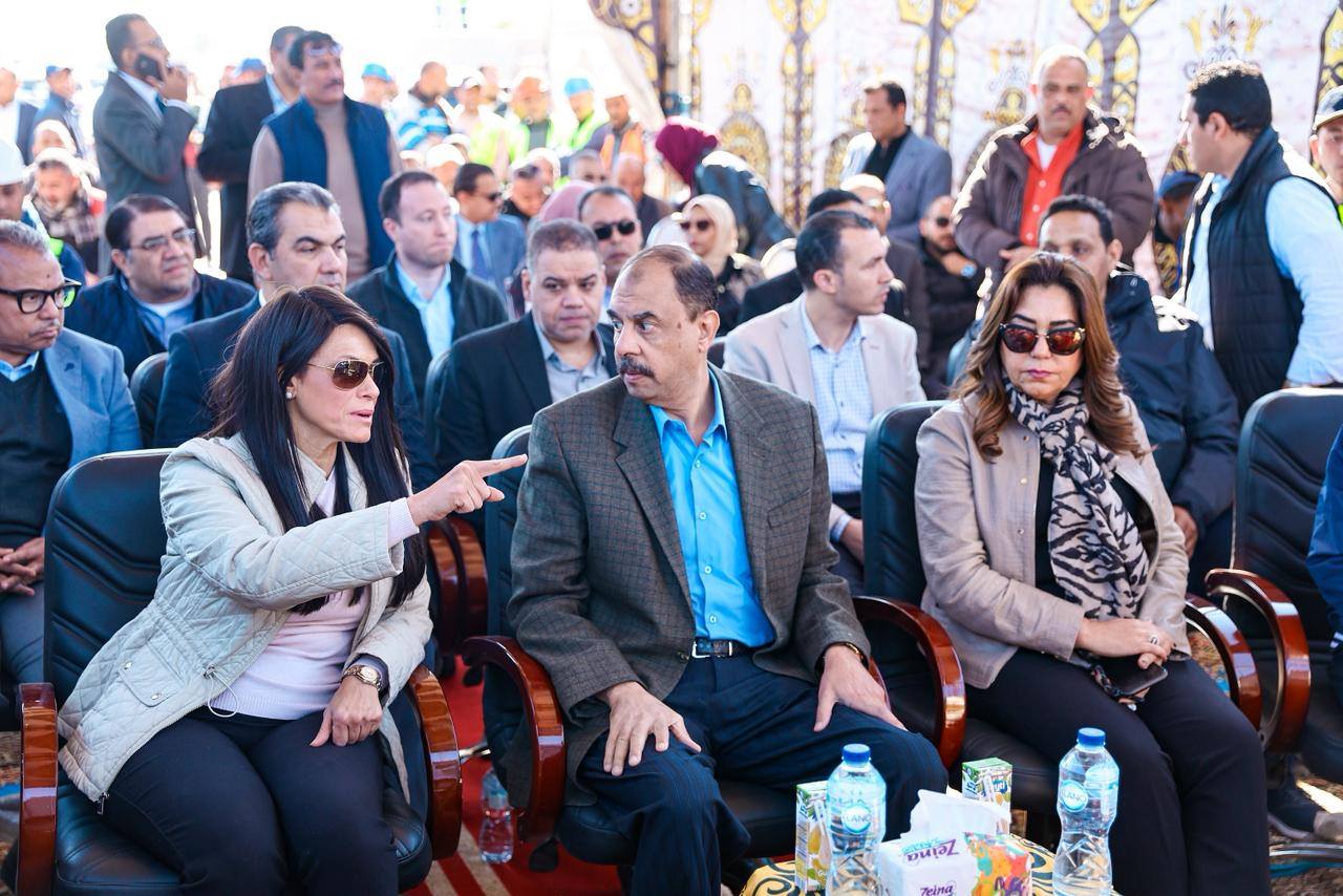 وزيرتى «التخطيط» و«التنمية المحلية» يتفقدان المنطقة الصناعية غرب جرجا بسوهاج