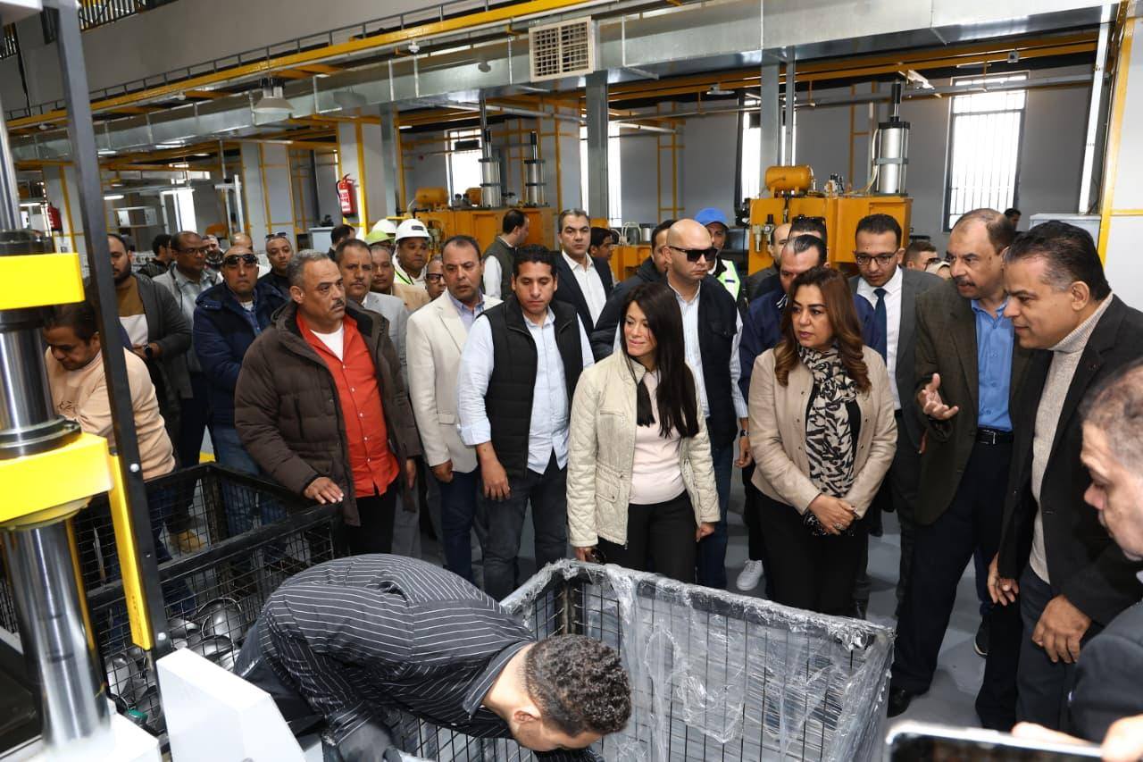 وزيرتى «التخطيط» و«التنمية المحلية» يتفقدان المنطقة الصناعية غرب جرجا بسوهاج