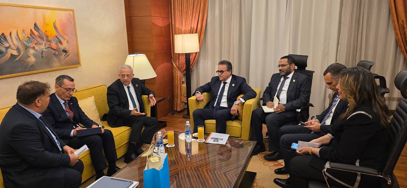 الدكتور خالد عبدالغفار يلتقي وزير الصحة التونسي