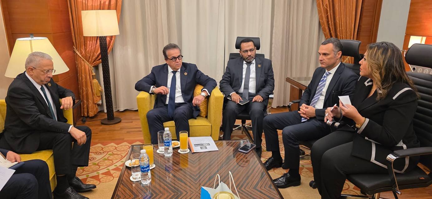 الدكتور خالد عبدالغفار يلتقي وزير الصحة التونسي