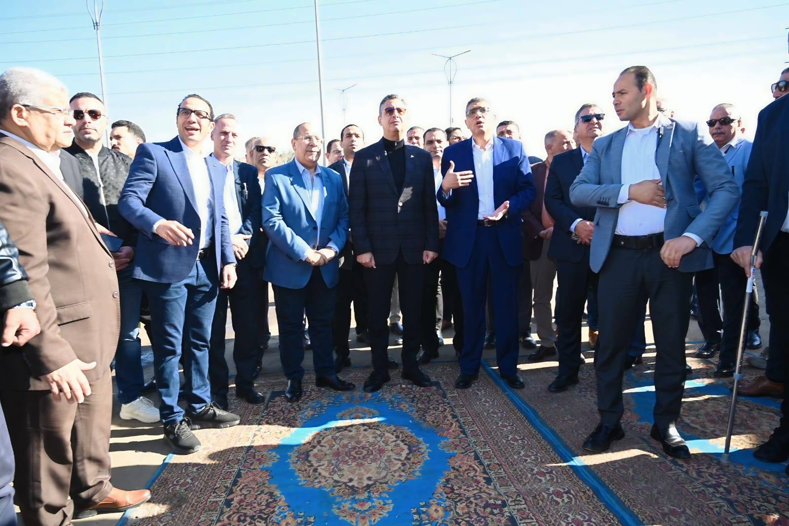 وزير «التموين» ومحافظ الجيزة يفتتحان سوق اليوم الواحد بهضبة الأهرام