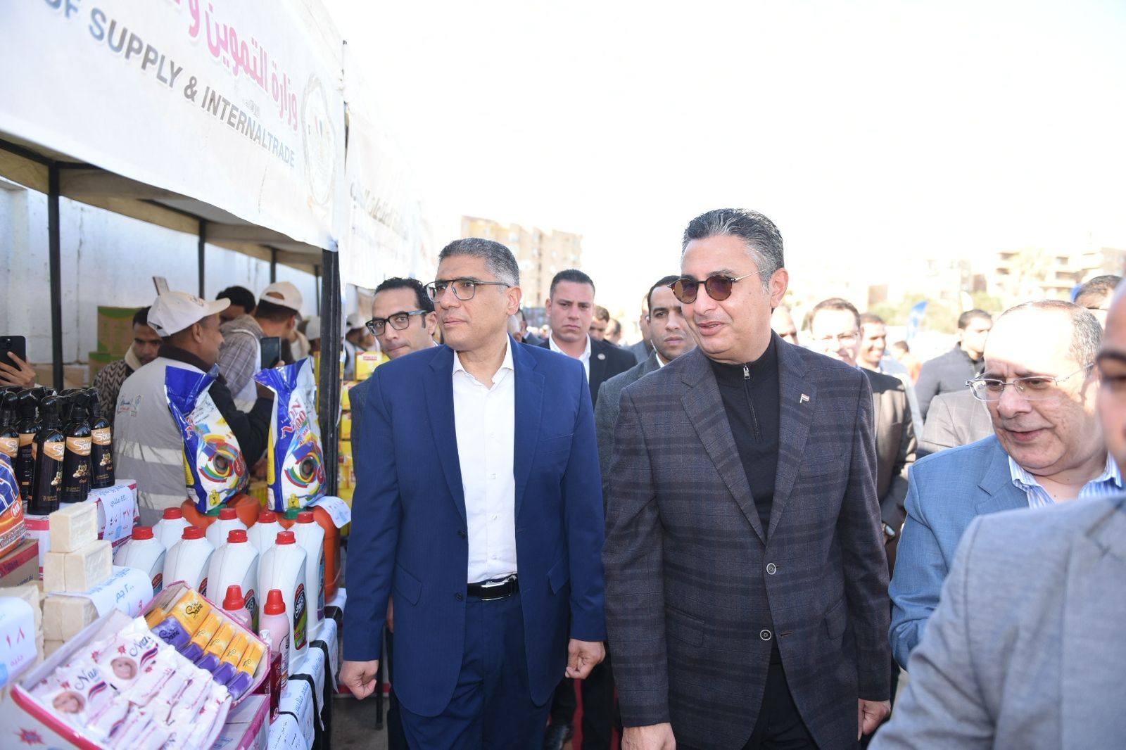وزير «التموين» ومحافظ الجيزة يفتتحان سوق اليوم الواحد بهضبة الأهرام