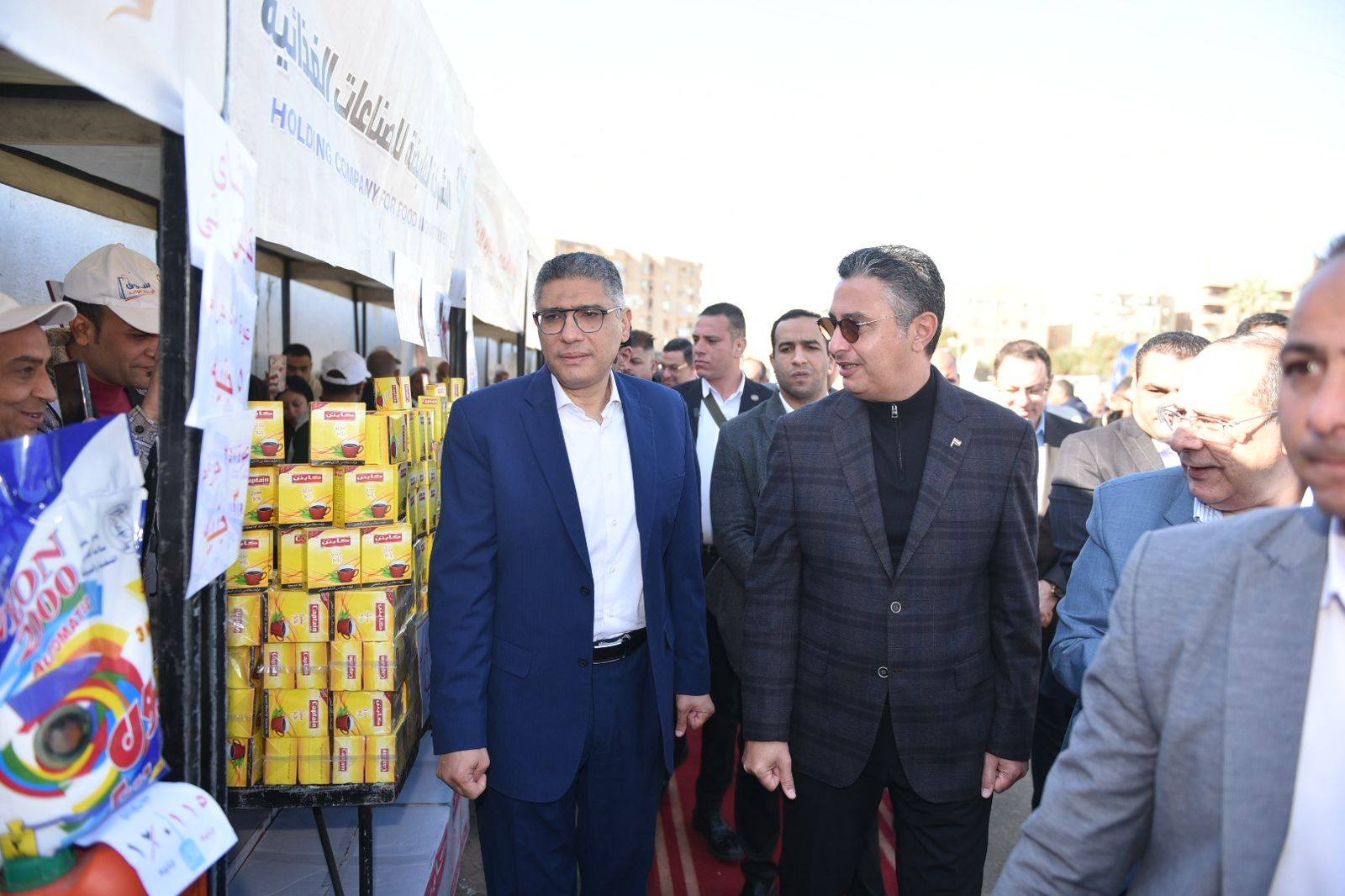 وزير «التموين» ومحافظ الجيزة يفتتحان سوق اليوم الواحد بهضبة الأهرام