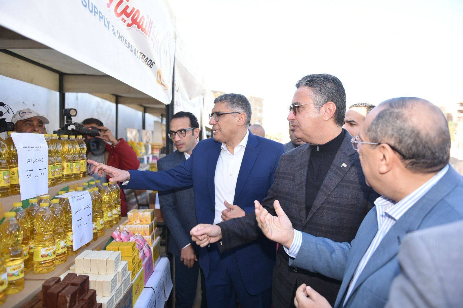 وزير «التموين» ومحافظ الجيزة يفتتحان سوق اليوم الواحد بهضبة الأهرام