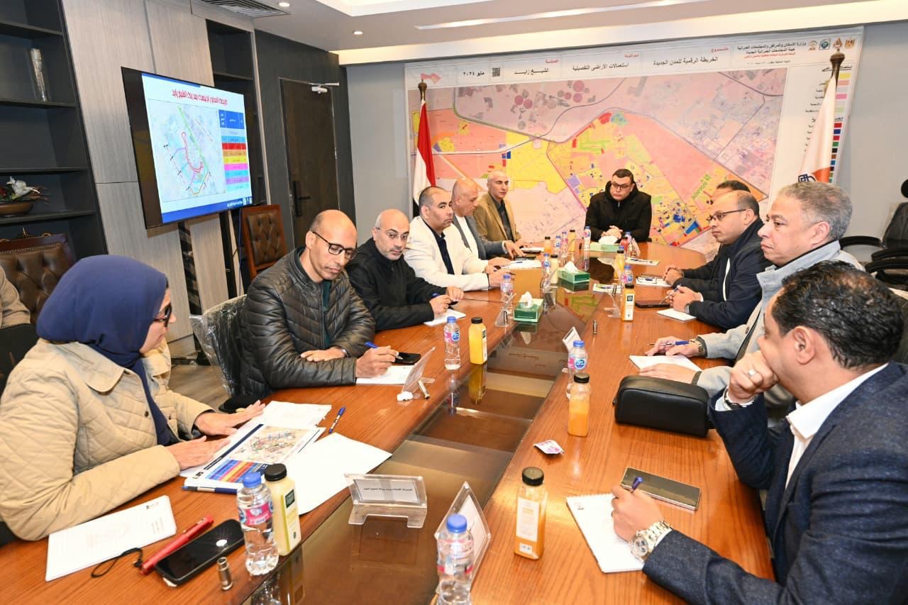 وزير الإسكان يعقد اجتماعاً بمقر جهاز مدينة الشيخ زايد