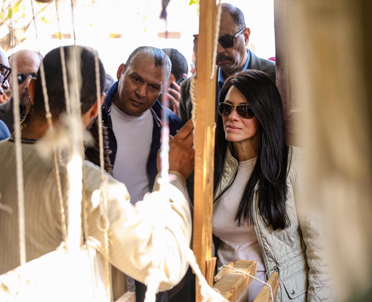 وزيرة التخطيط خلال جولتها بصعيد مصر