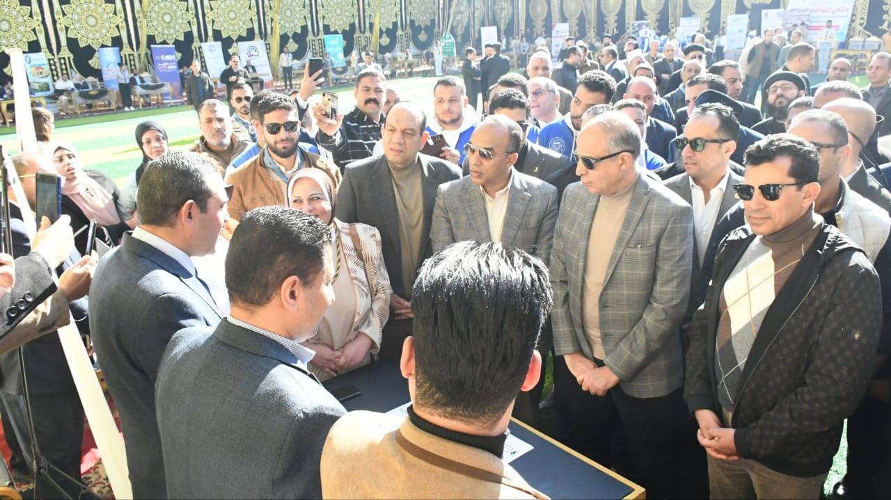 وزير الشباب ومحافظ المنيا يفتتحان ملتقى التوظيف الخامس