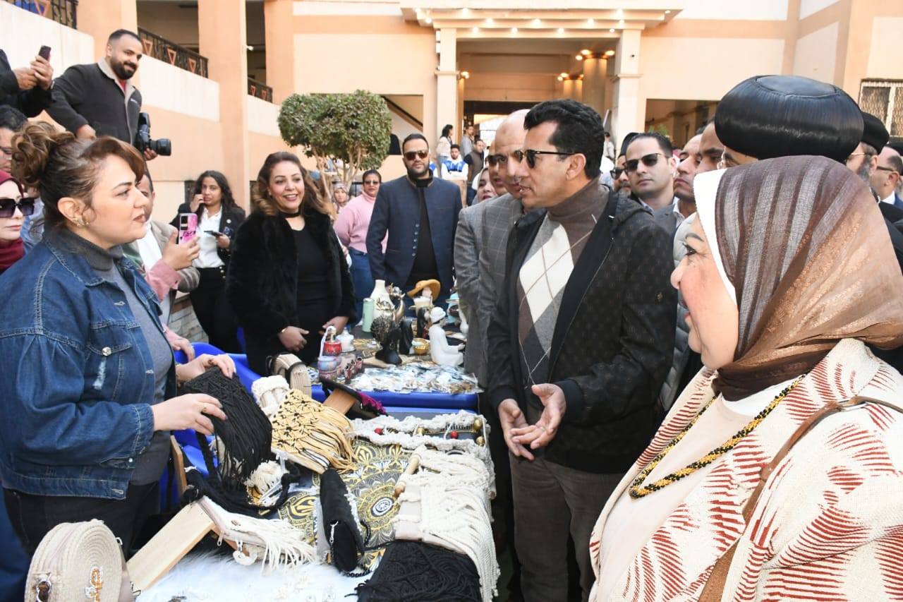 وزير الشباب ومحافظ المنيا يفتتحان ملتقى التوظيف الخامس