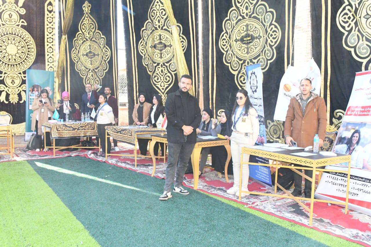 وزير الشباب ومحافظ المنيا يفتتحان ملتقى التوظيف الخامس