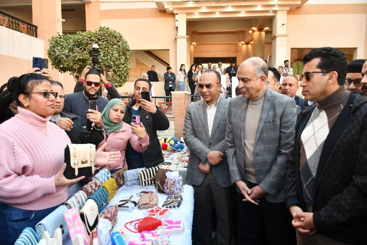 وزير الشباب ومحافظ المنيا يفتتحان ملتقى التوظيف الخامس