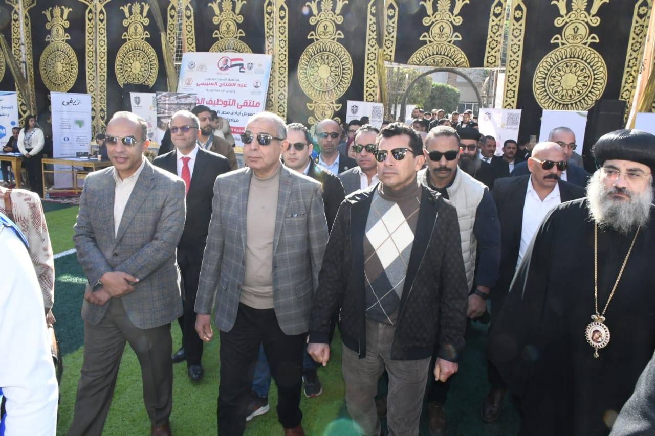 وزير الشباب ومحافظ المنيا يفتتحان ملتقى التوظيف الخامس