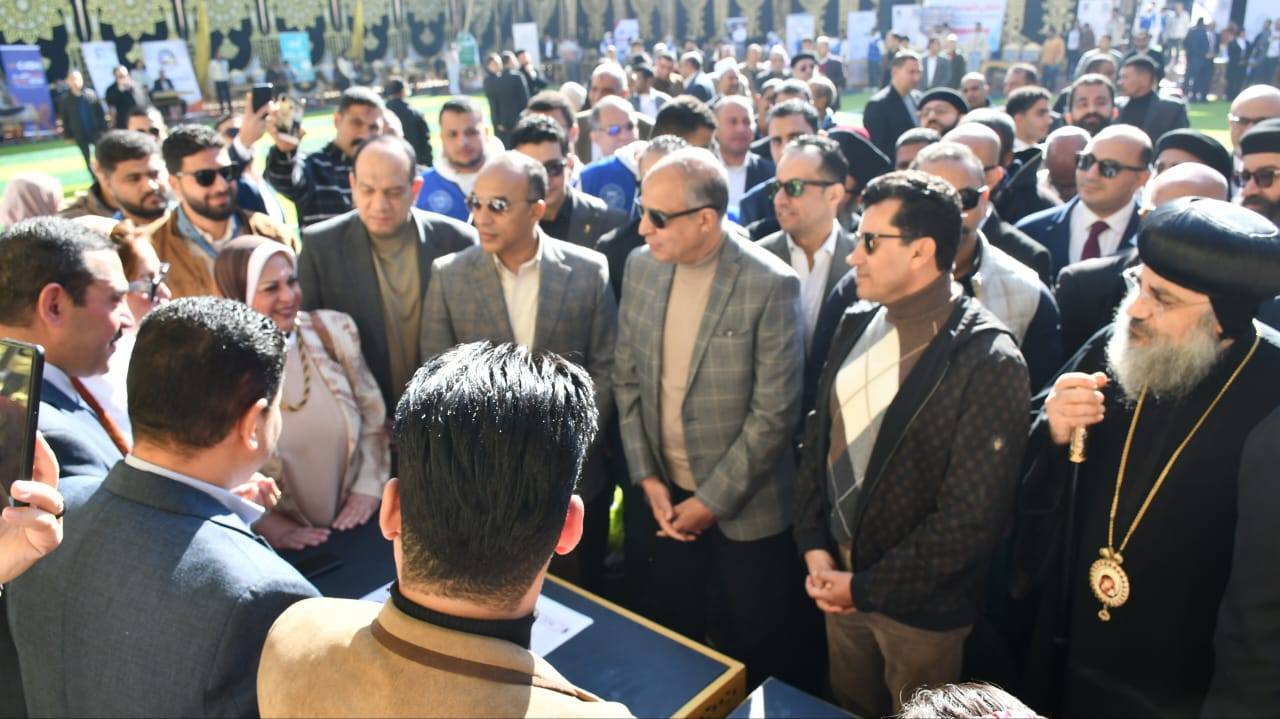 وزير الشباب ومحافظ المنيا يفتتحان ملتقى التوظيف الخامس