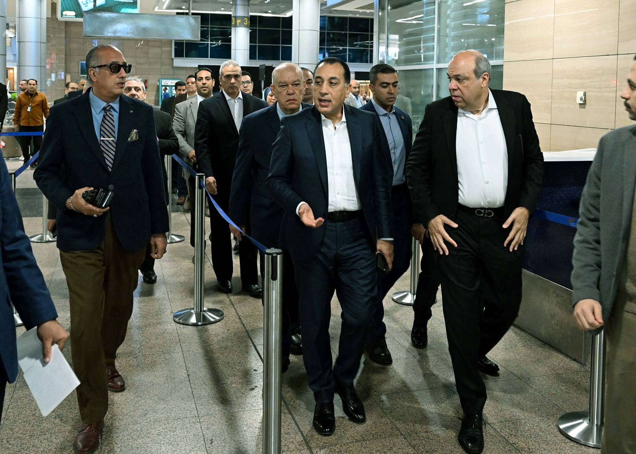 جولة تفقدية لرئيس الوزراء بمطار القاهرة الدولي