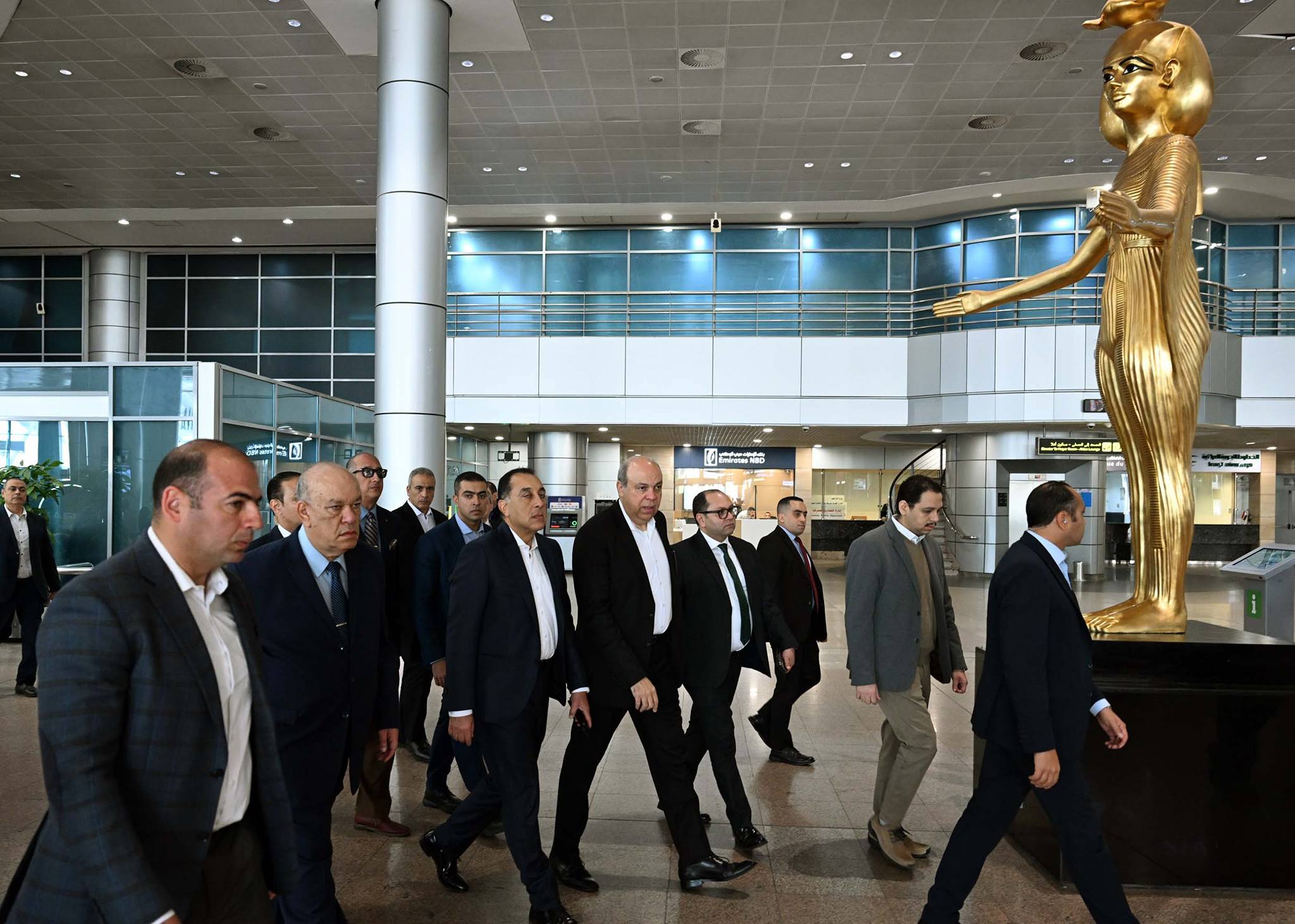 جولة تفقدية لرئيس الوزراء بمطار القاهرة الدولي