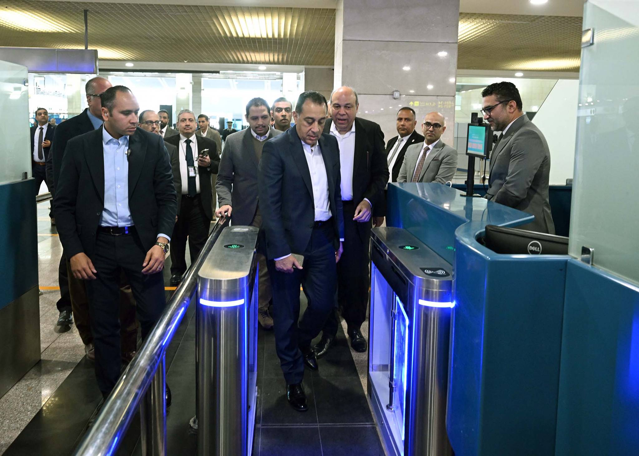 جولة تفقدية لرئيس الوزراء بمطار القاهرة الدولي