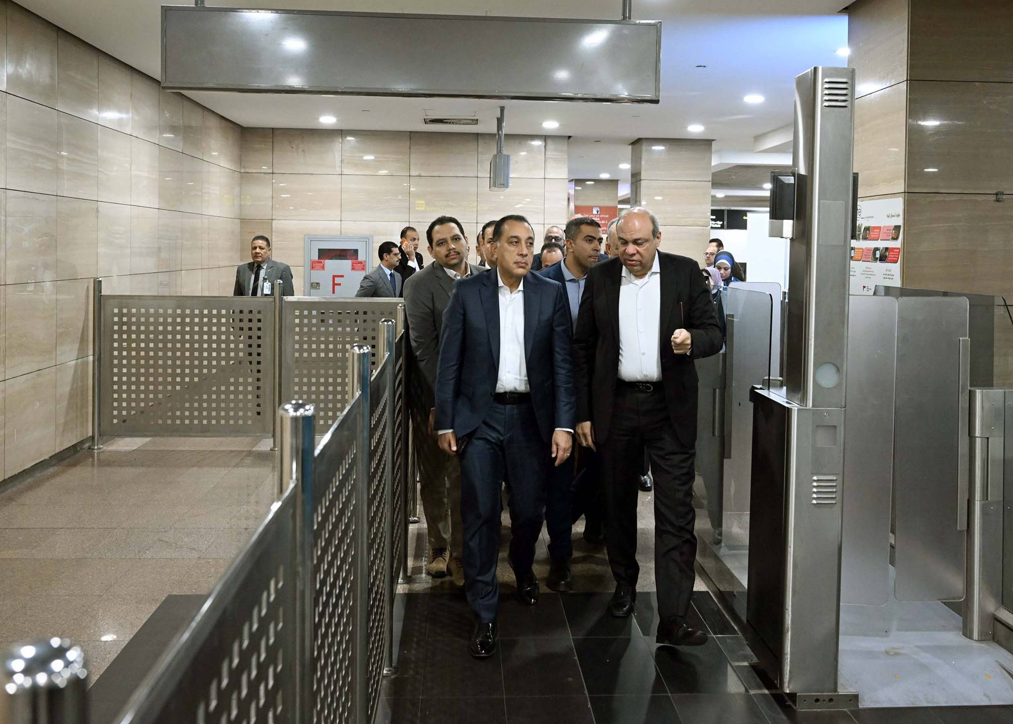 جولة تفقدية لرئيس الوزراء بمطار القاهرة الدولي