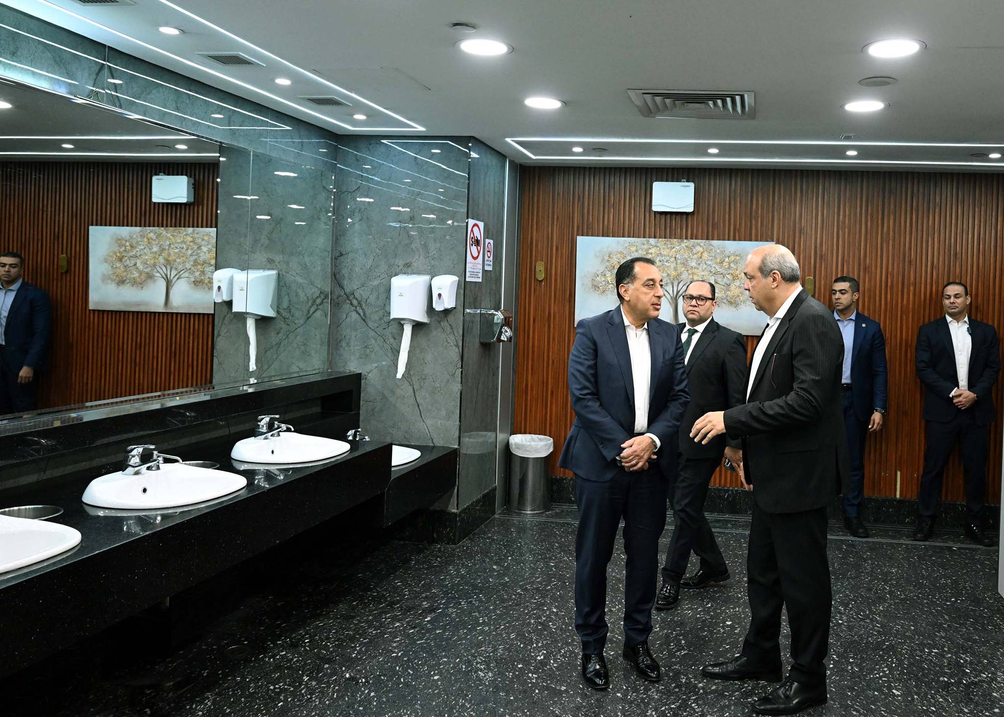 جولة تفقدية لرئيس الوزراء بمطار القاهرة الدولي