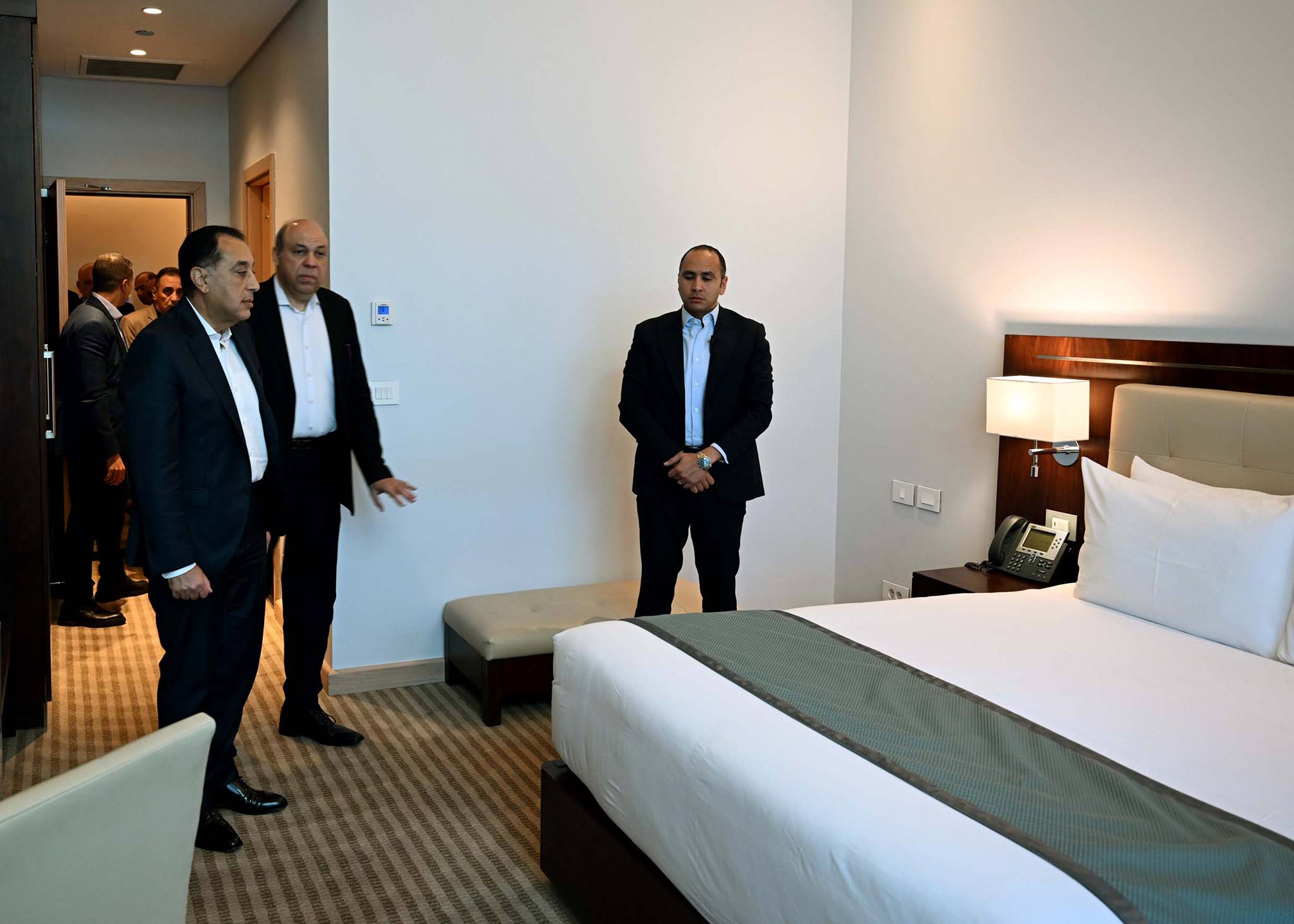 جولة تفقدية لرئيس الوزراء بمطار القاهرة الدولي