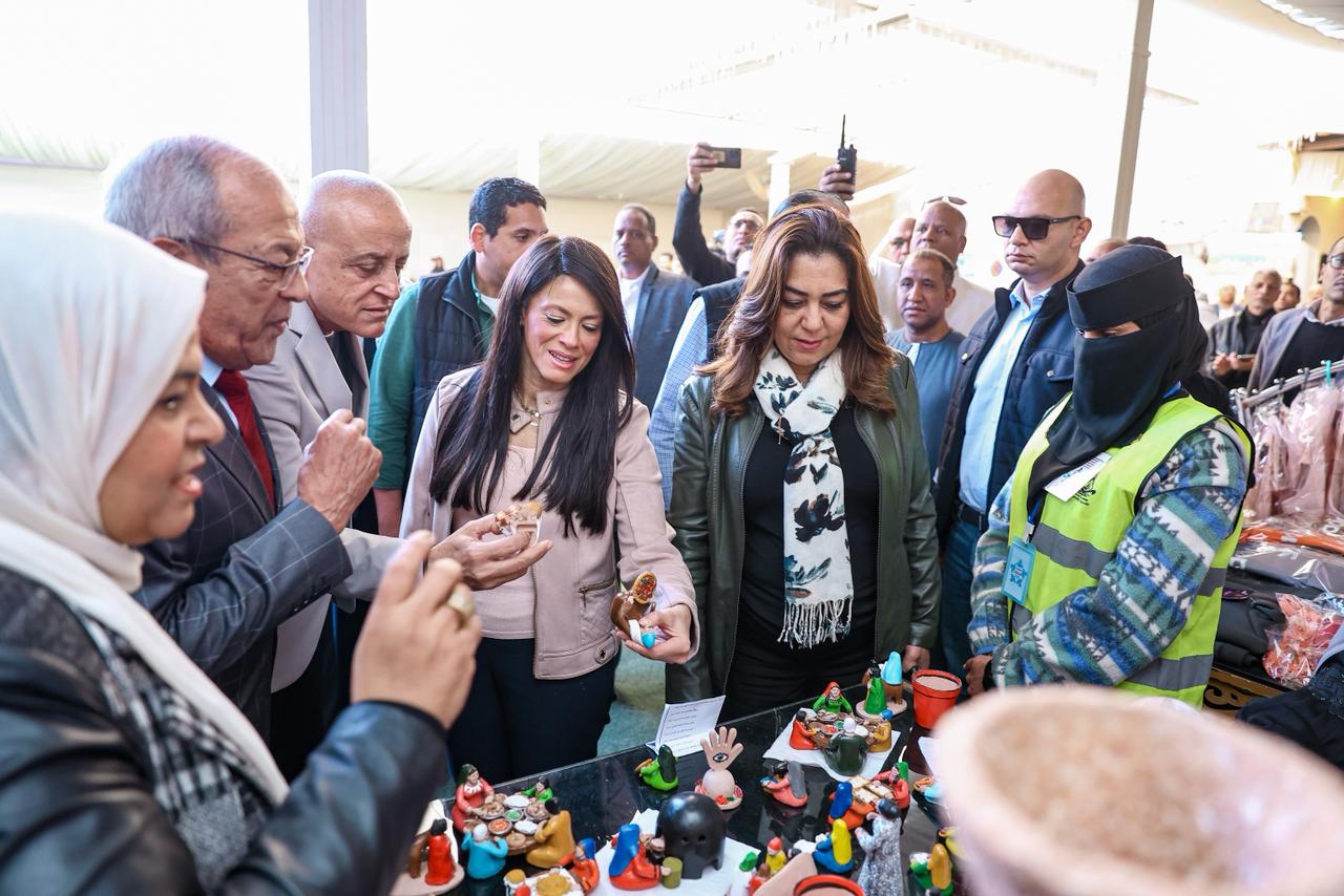 وزيرتى «التخطيط» و «التنمية المحلية» يتفقدان تطوير كورنيش ومناطق «إسنا» التاريخية